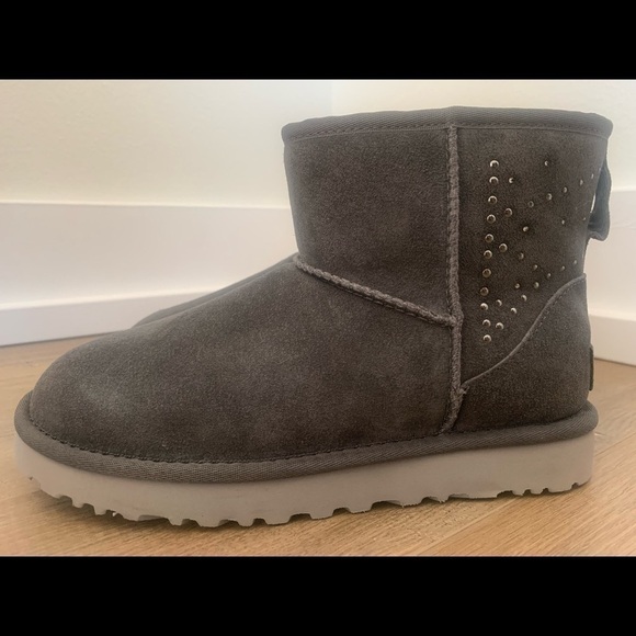 Ugg WOMENS MINI‎ GRAY NEW WITHOUT BOX SIZE 6. # snowboard ski winter cold boot - Picture 1 of 6